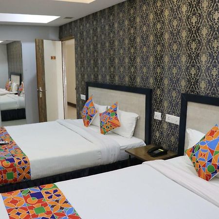 S.R. Residency Hotel Zirakpur Exterior foto