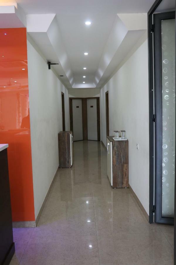 S.R. Residency Hotel Zirakpur Exterior foto