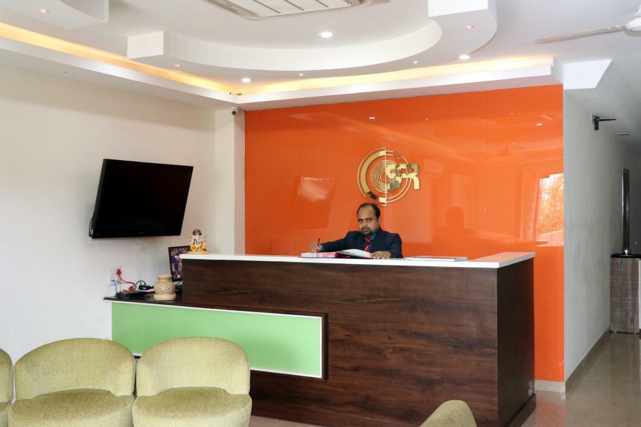 S.R. Residency Hotel Zirakpur Exterior foto