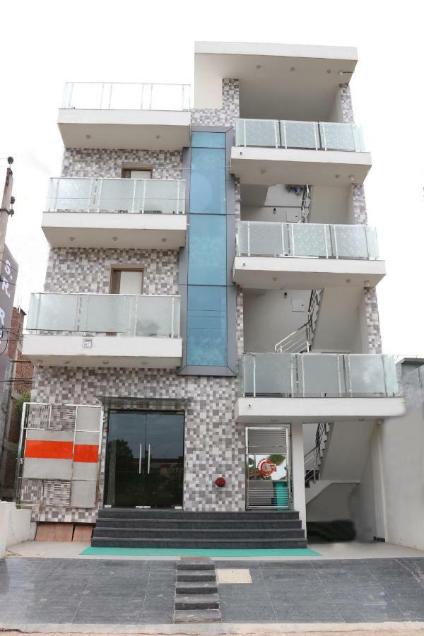 S.R. Residency Hotel Zirakpur Exterior foto