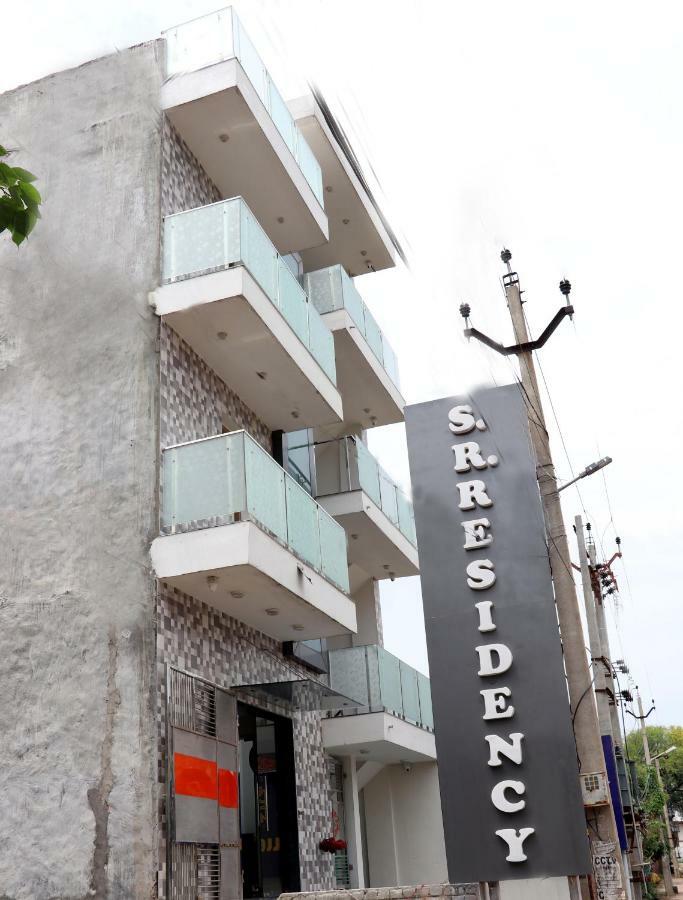 S.R. Residency Hotel Zirakpur Exterior foto