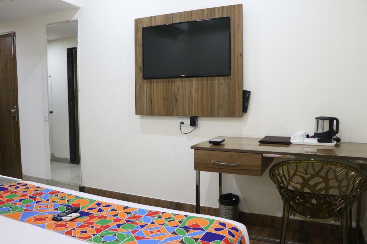 S.R. Residency Hotel Zirakpur Exterior foto