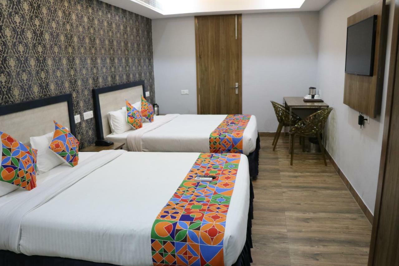 S.R. Residency Hotel Zirakpur Exterior foto