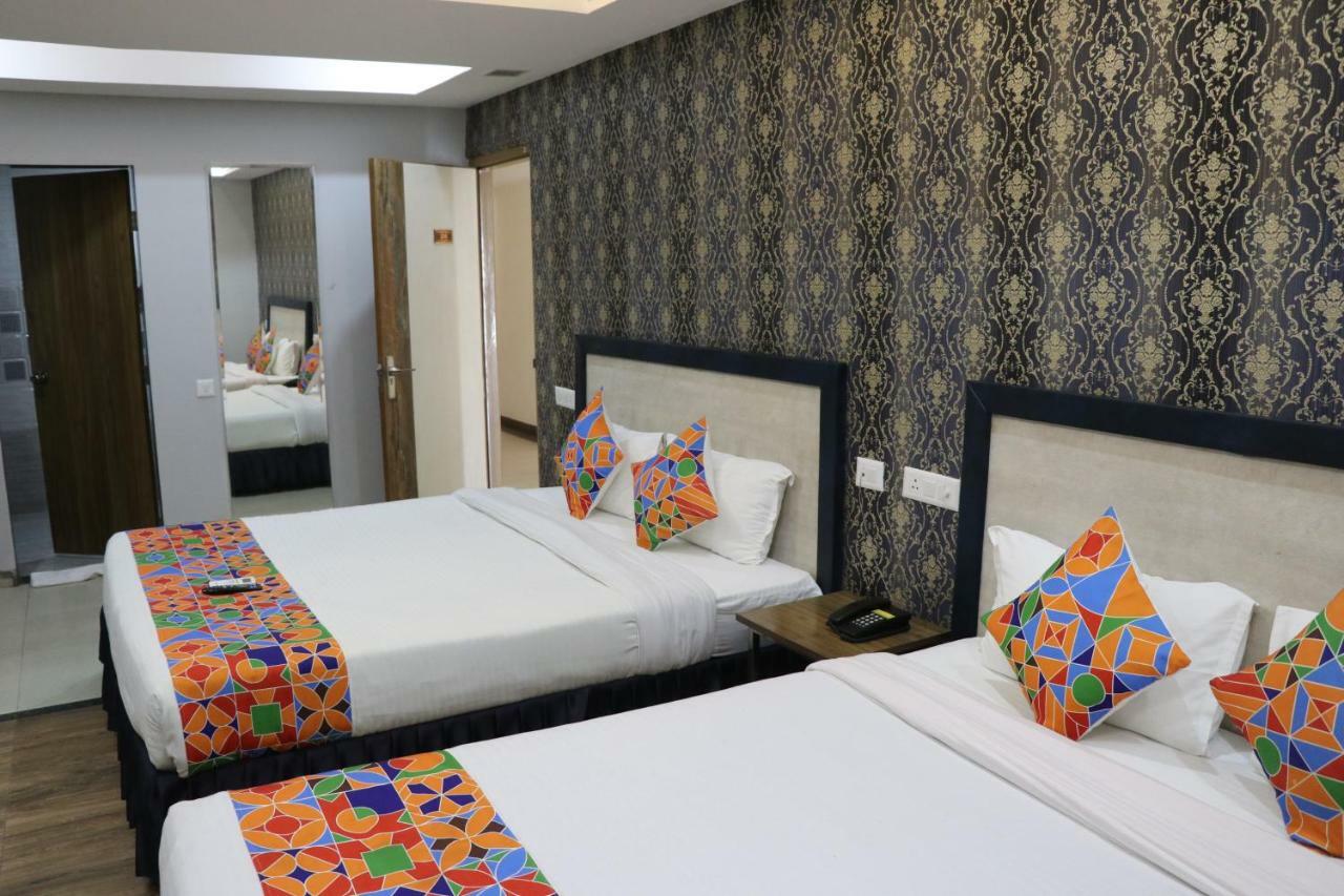 S.R. Residency Hotel Zirakpur Exterior foto