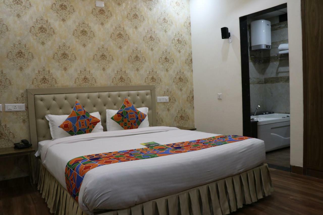 S.R. Residency Hotel Zirakpur Exterior foto