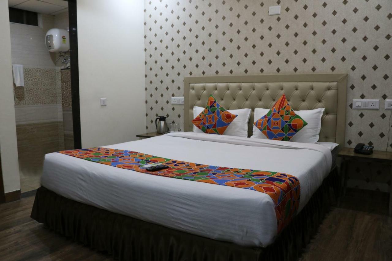 S.R. Residency Hotel Zirakpur Exterior foto