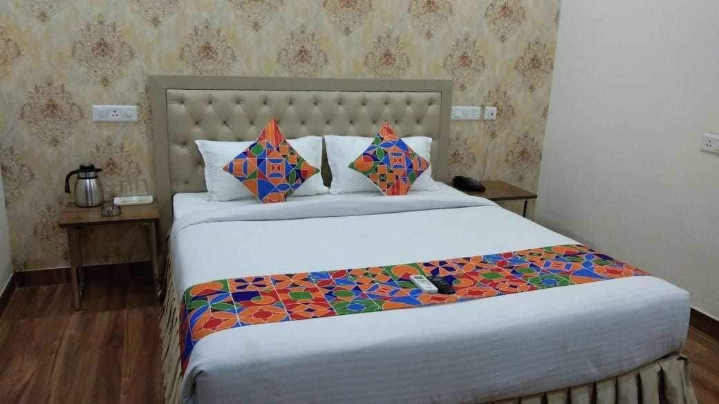 S.R. Residency Hotel Zirakpur Exterior foto