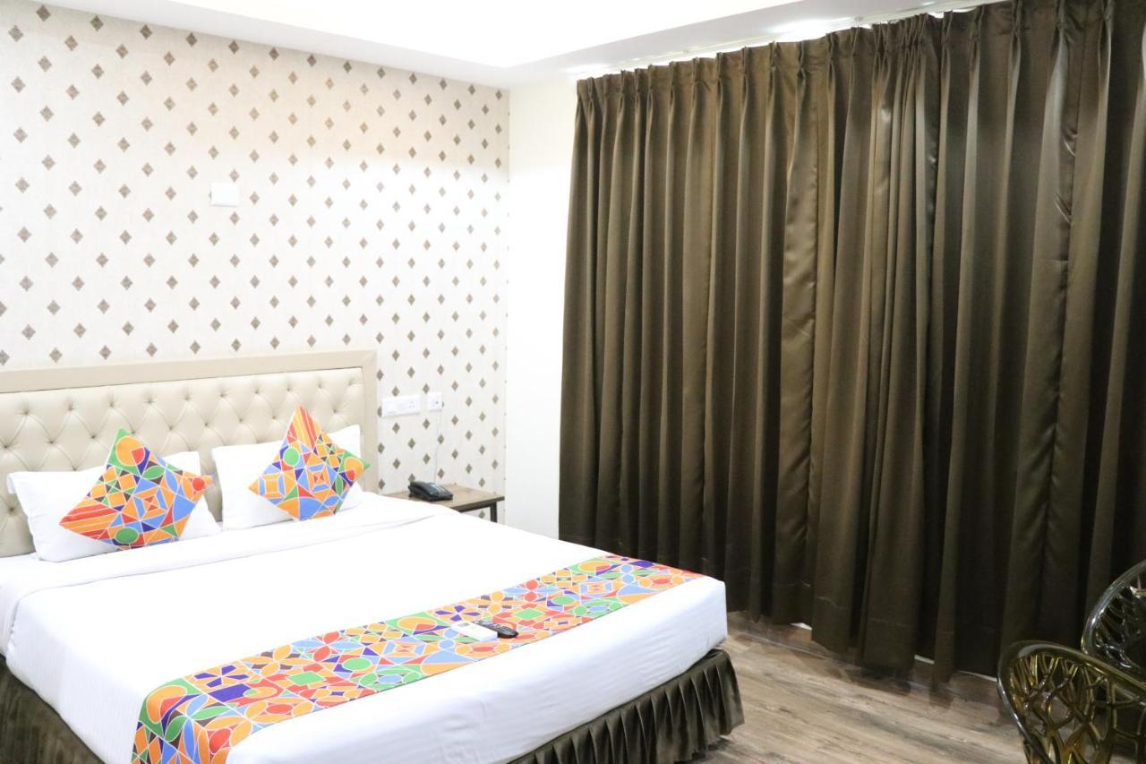 S.R. Residency Hotel Zirakpur Exterior foto