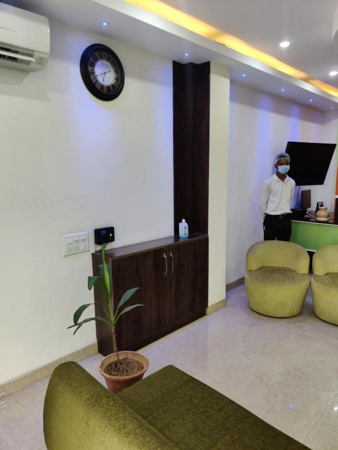 S.R. Residency Hotel Zirakpur Exterior foto