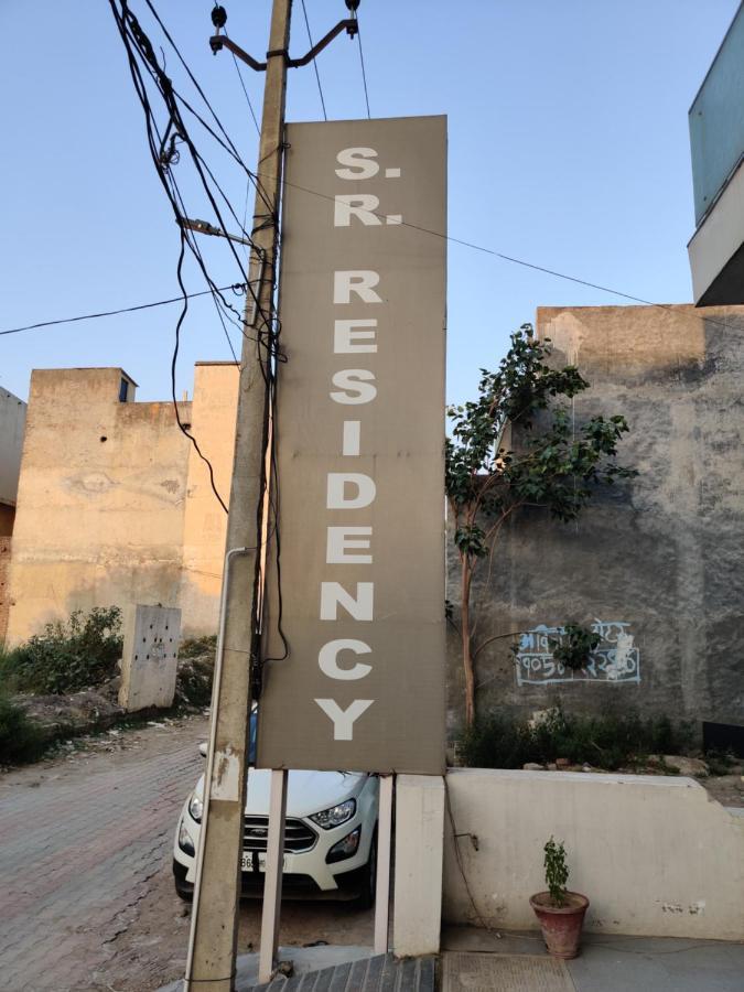 S.R. Residency Hotel Zirakpur Exterior foto